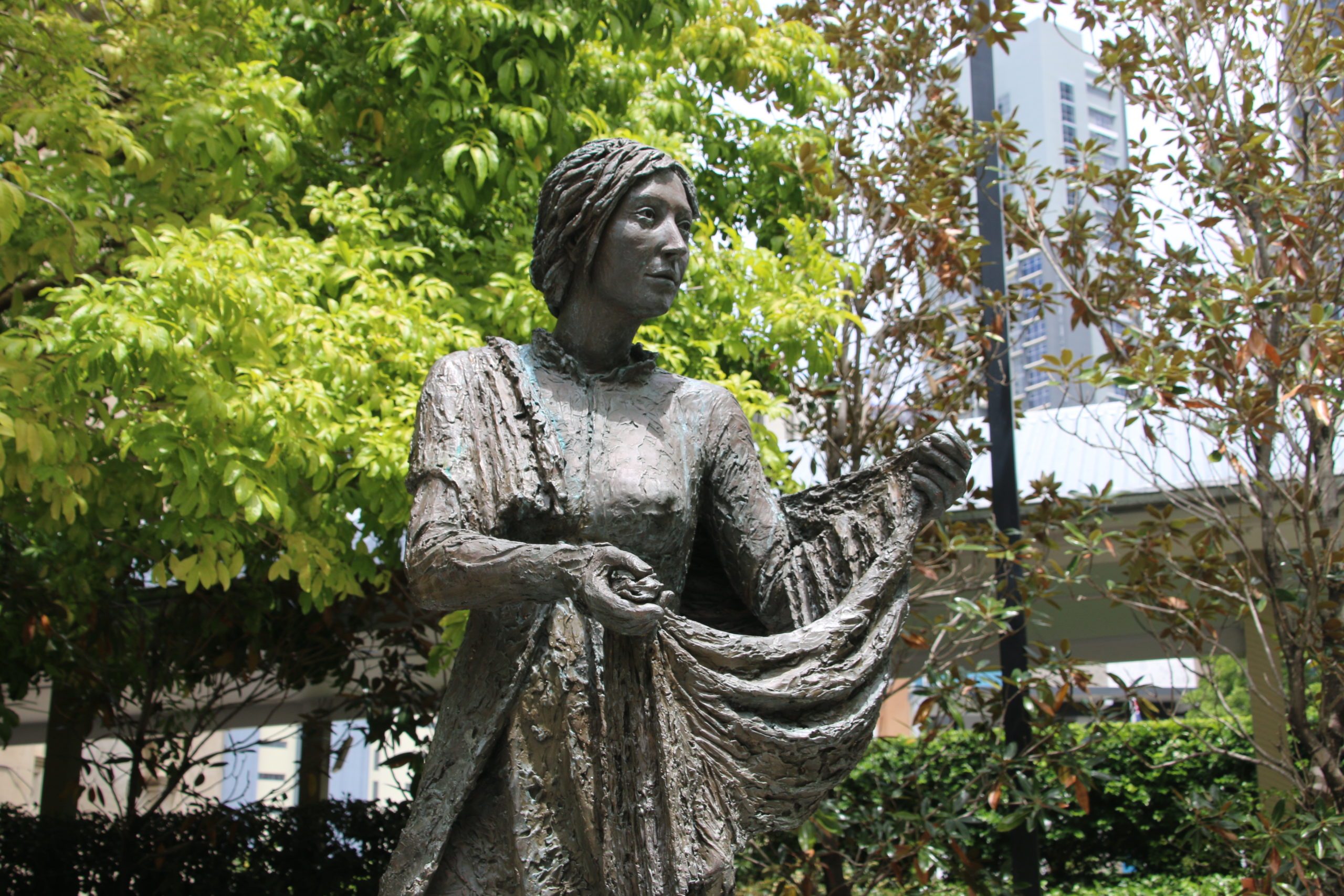A photo of a Catherine McAuley statue. This statue is located in the grounds of All Hallows' School.
